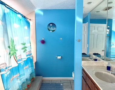 7041 Kingston Cove Lane - Photo Thumbnail 10