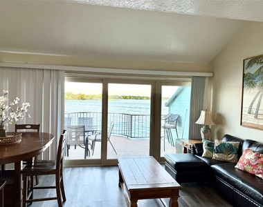 7041 Kingston Cove Lane - Photo Thumbnail 6