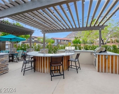 540 W Horizon Ridge Parkway - Photo Thumbnail 11