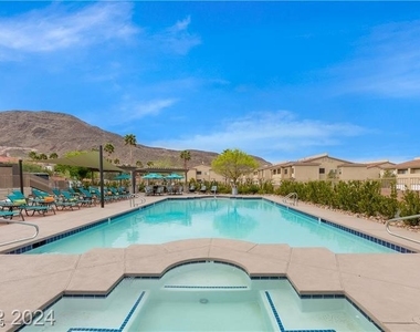 540 W Horizon Ridge Parkway - Photo Thumbnail 9