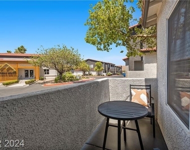 540 W Horizon Ridge Parkway - Photo Thumbnail 9
