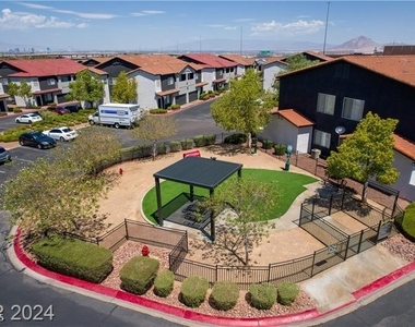 540 W Horizon Ridge Parkway - Photo Thumbnail 15