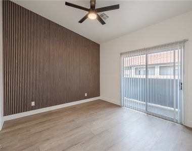 540 W Horizon Ridge Parkway - Photo Thumbnail 4
