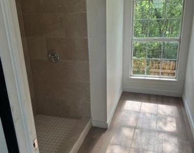 205 W Bond Street - Photo Thumbnail 13
