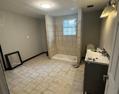 205 W Bond Street - Photo Thumbnail 7