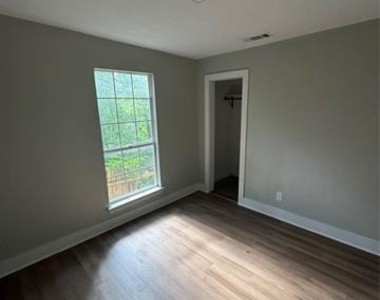 205 W Bond Street - Photo Thumbnail 11