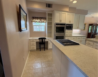 524 Golden West Drive - Photo Thumbnail 5