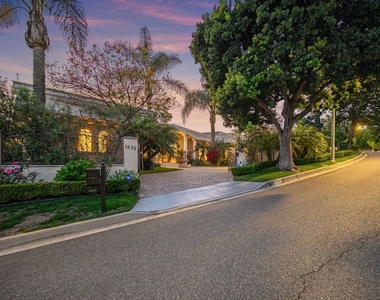 1575 Alexis Place - Photo Thumbnail 2