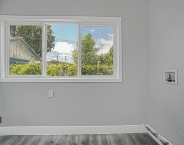 1256 Exposition Boulevard - Photo Thumbnail 12
