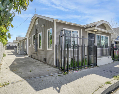 1254 1/2 Exposition Boulevard - Photo Thumbnail 2