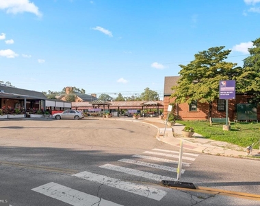 834 W Lancaster Avenue - Photo Thumbnail 9