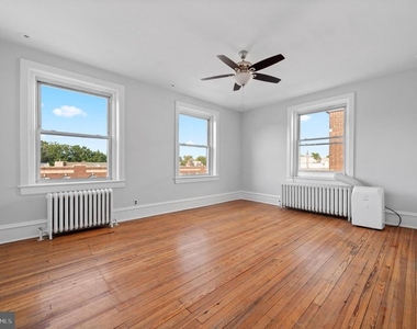 834 W Lancaster Avenue - Photo Thumbnail 3