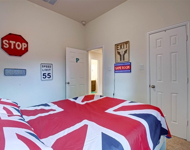 8219 Peppervine Court - Photo Thumbnail 35