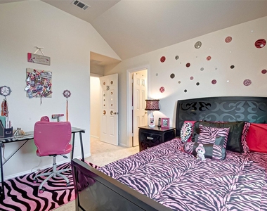 8219 Peppervine Court - Photo Thumbnail 29