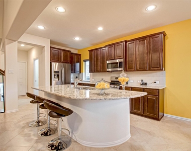 8219 Peppervine Court - Photo Thumbnail 12