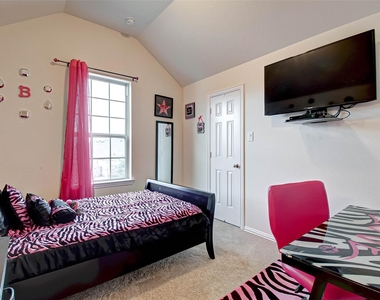 8219 Peppervine Court - Photo Thumbnail 28