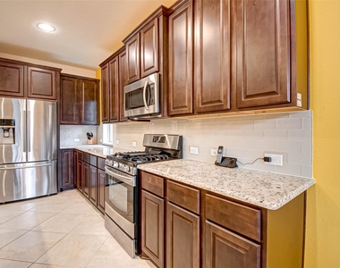 8219 Peppervine Court - Photo Thumbnail 13