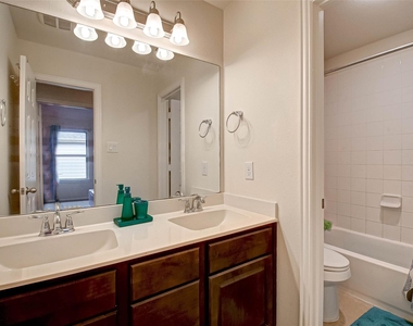 8219 Peppervine Court - Photo Thumbnail 31