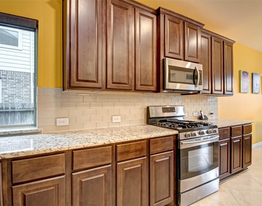 8219 Peppervine Court - Photo Thumbnail 16