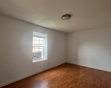 6201 Ranchester Drive - Photo Thumbnail 7
