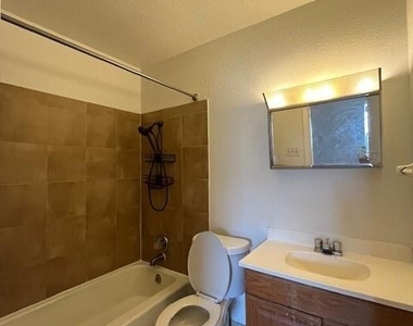 6201 Ranchester Drive - Photo Thumbnail 8