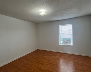 6201 Ranchester Drive - Photo Thumbnail 9
