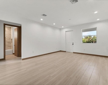 405 Sunset Road N - Photo Thumbnail 15