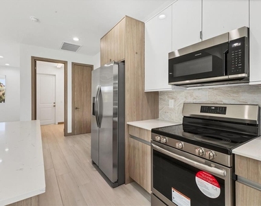 405 Sunset Road N - Photo Thumbnail 4