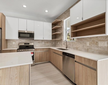 405 Sunset Road N - Photo Thumbnail 6