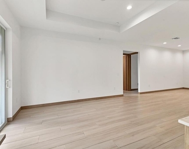 405 Sunset Road N - Photo Thumbnail 10