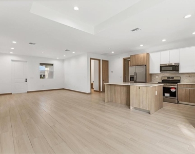 405 Sunset Road N - Photo Thumbnail 14