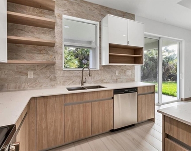 405 Sunset Road N - Photo Thumbnail 5