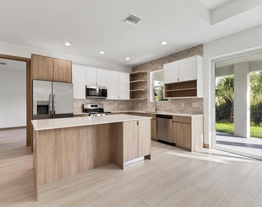 405 Sunset Road N - Photo Thumbnail 3