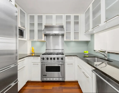 East 34th Street - Photo Thumbnail 3