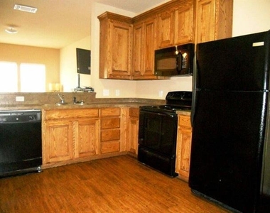 2418 W Prairie Street - Photo Thumbnail 4