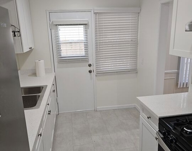 5472 Edgewood Place - Photo Thumbnail 4