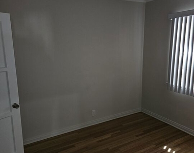 5472 Edgewood Place - Photo Thumbnail 7
