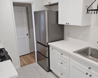 5472 Edgewood Place - Photo Thumbnail 3