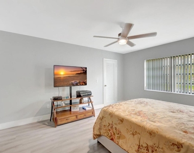 21214 Lago Circle - Photo Thumbnail 16