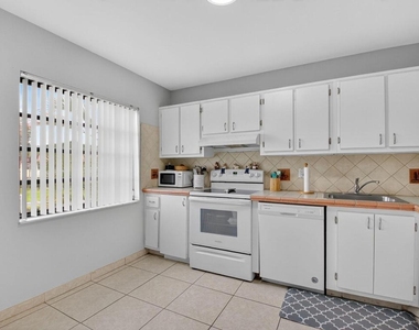 21214 Lago Circle - Photo Thumbnail 6