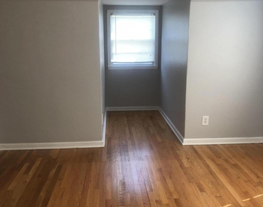 718 Western Avenue - Photo Thumbnail 8