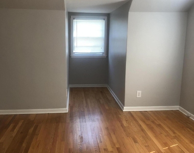718 Western Avenue - Photo Thumbnail 4