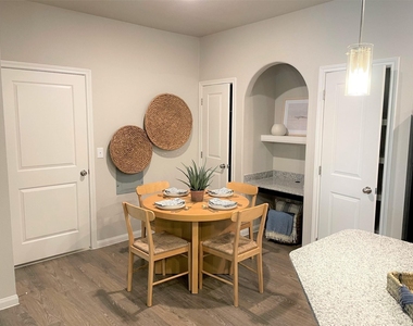 4702 Old Brownsville - Photo Thumbnail 12