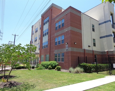 703 N San Marcos St - Photo Thumbnail 7