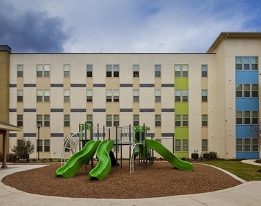 703 N San Marcos St - Photo Thumbnail 4