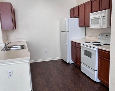 703 N San Marcos St - Photo Thumbnail 12