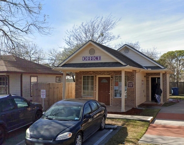 924 Flores St - Photo Thumbnail 2