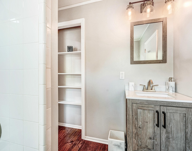 1704 Oak Street - Photo Thumbnail 10
