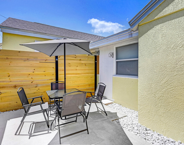 1704 Oak Street - Photo Thumbnail 14