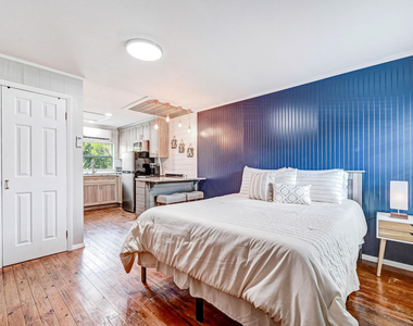 1704 Oak Street - Photo Thumbnail 5